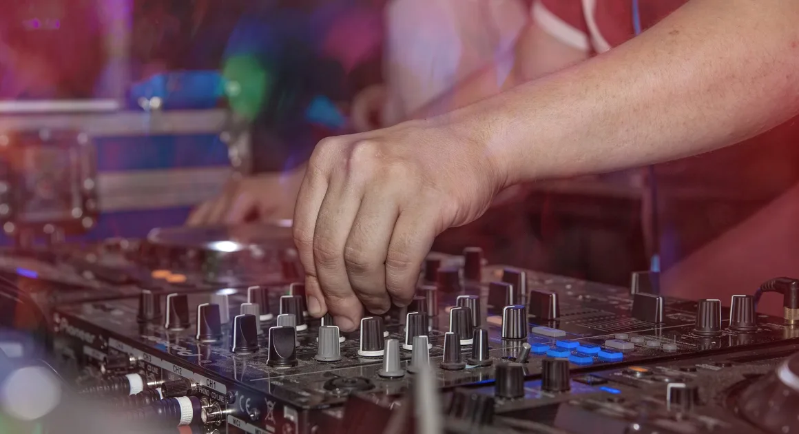 Tunisia Shuts Down NightClub After DJ Remixed Muslim Call To Prayer