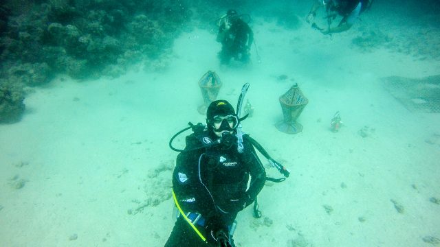 Three Pakistani Divers Break Their Fast And Prayed Under The Deep Sea 1