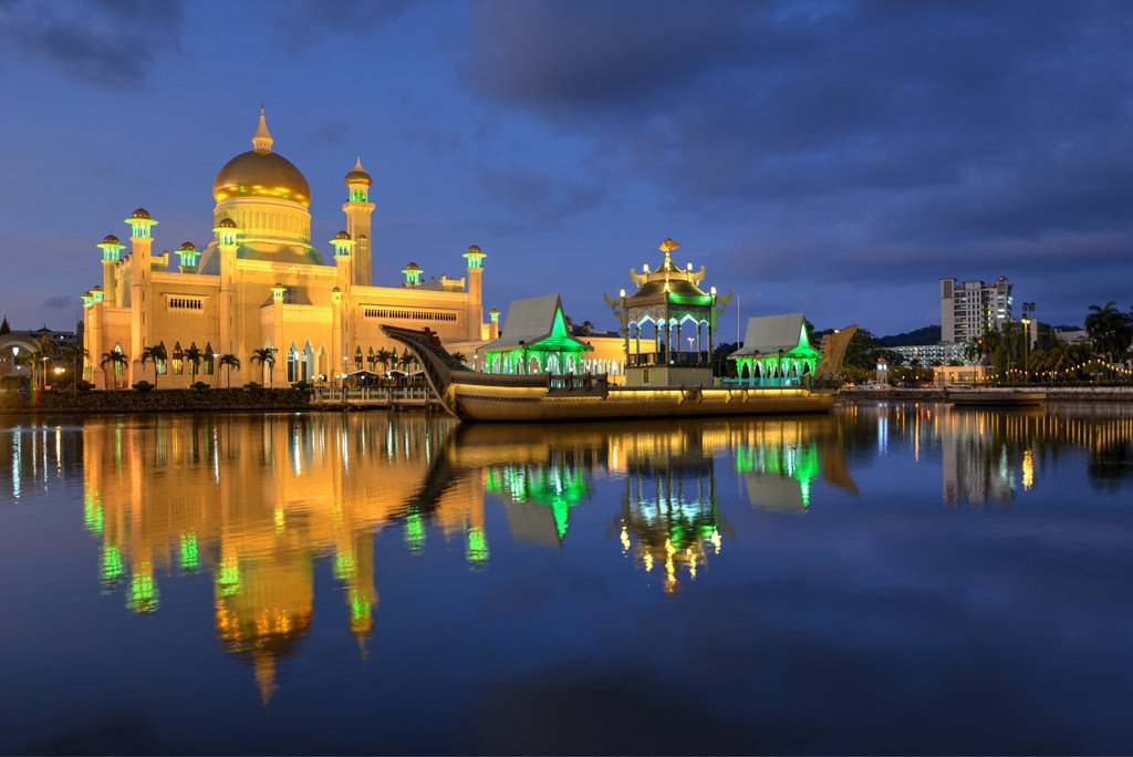 Sultan Omar Ali Saifuddien Mosque Bandar Seri Begawan Brunei