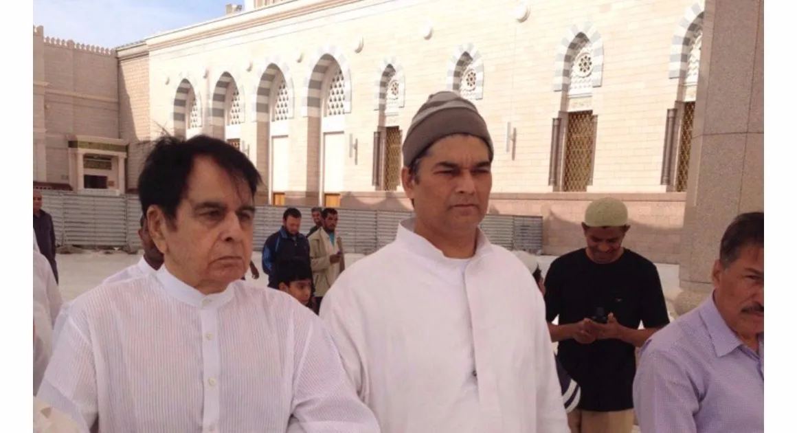 Bollywood Actor Dilip Kumar Visited Madina