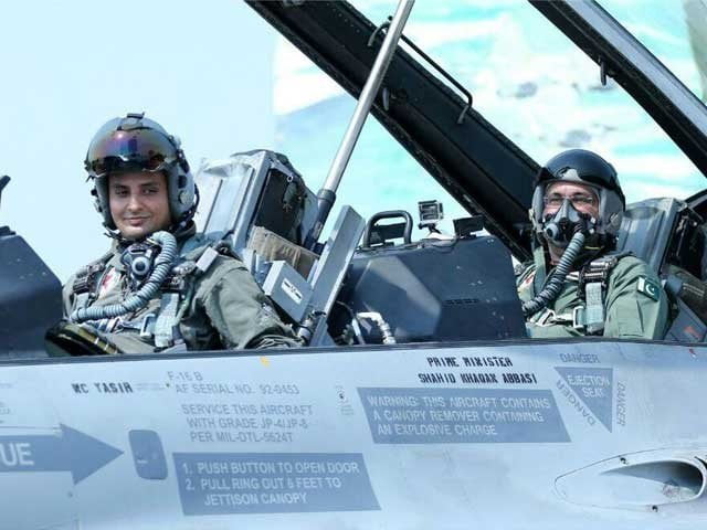 Shahid Khaqan Abbasi fly F16 (1)