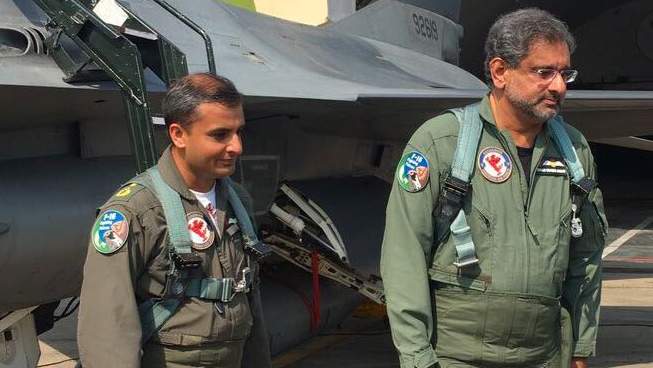 Shahid Khaqan Abbasi fly F16 (5)