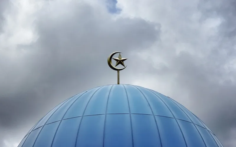 Almost 1000 attacks on Muslims and Mosques
