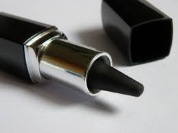 Does Applying Kohl (Kajal:Surma) Breaks Fast