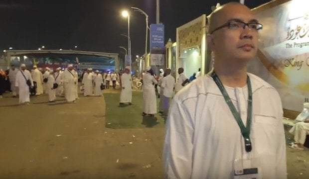 Christian Performs Hajj