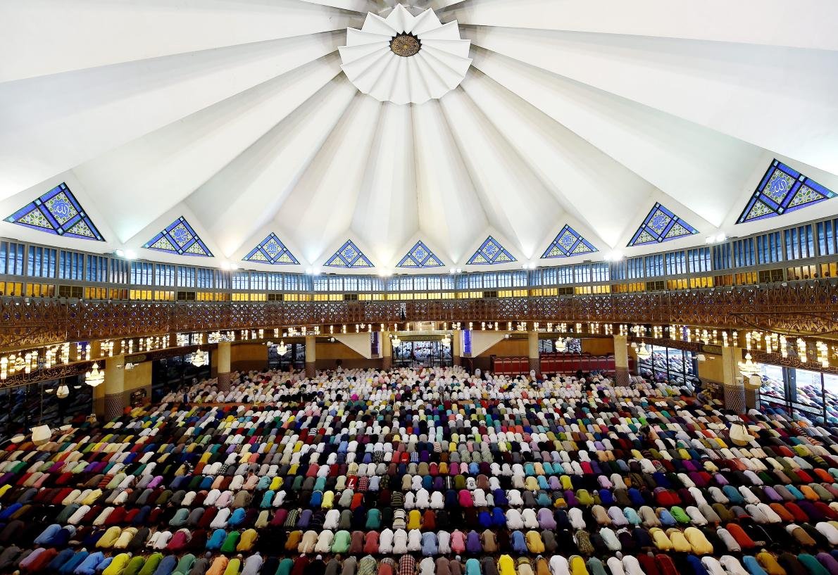 BEAUTIFUL MOSQUE MALAYSIA