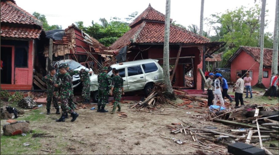 tsunami hit the islands of Java and Sumatra