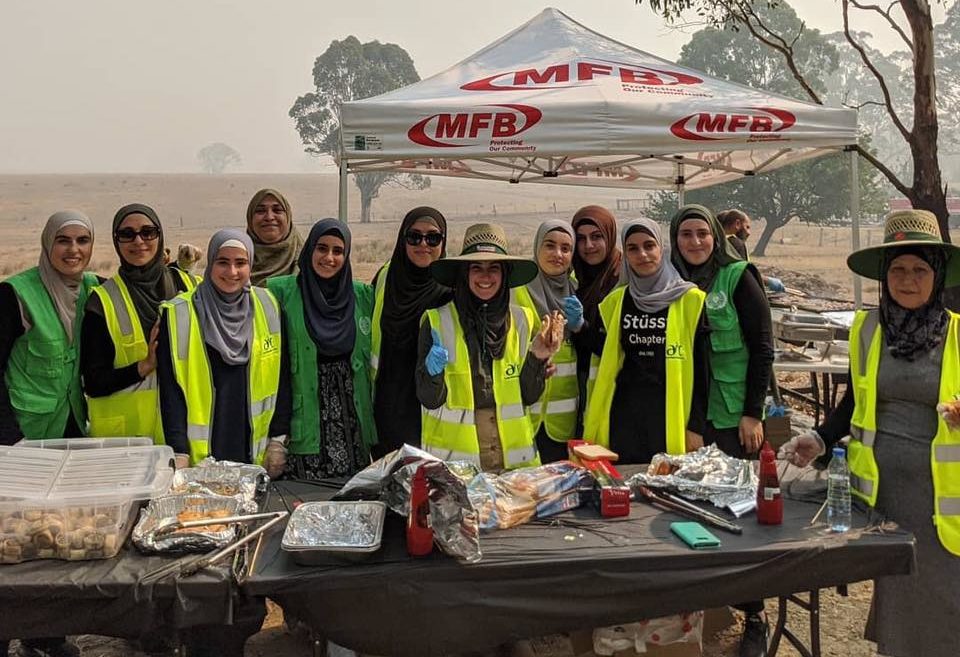 Group of Muslims Cooked Meals for 150 Australian Firefighters