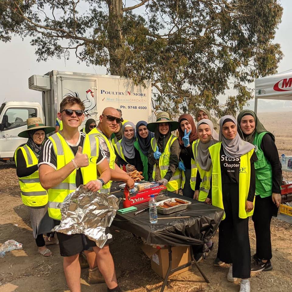 muslims cook meals for firefighters in australia