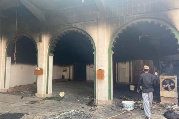 burn mosque india clash