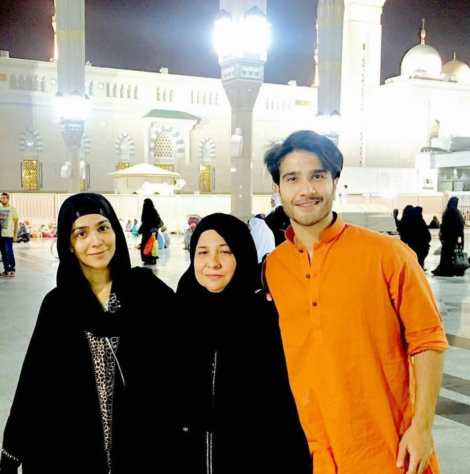 feroze with humaima in masjid haram