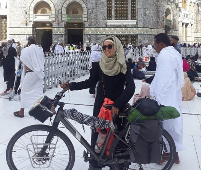 tunisian woman reach makkah bicycle