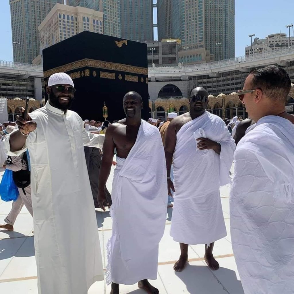 Akon in makkah