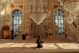 Italy Malaysia Reopens Mosques Coronavirus Lockdown
