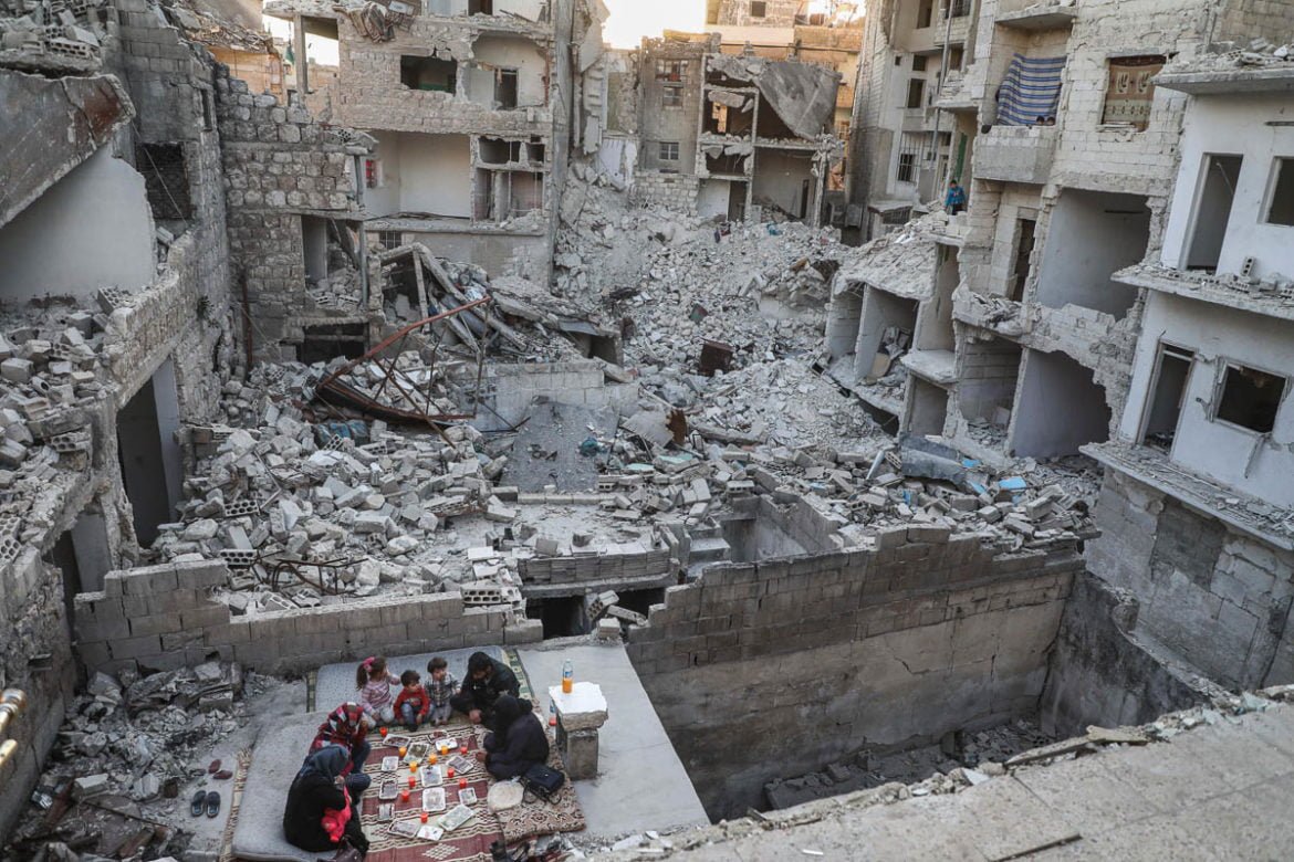 Sad Story Behind Viral Photo Of Family Breaking Fast in Syria