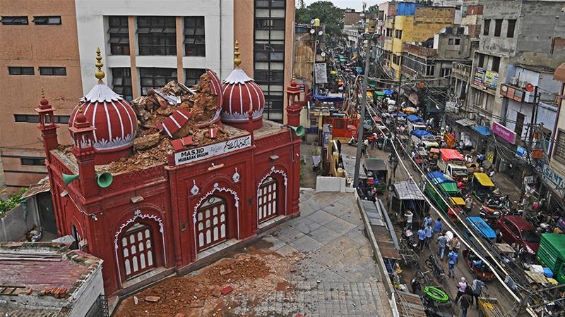 200 year old Mosque Damaged delhi