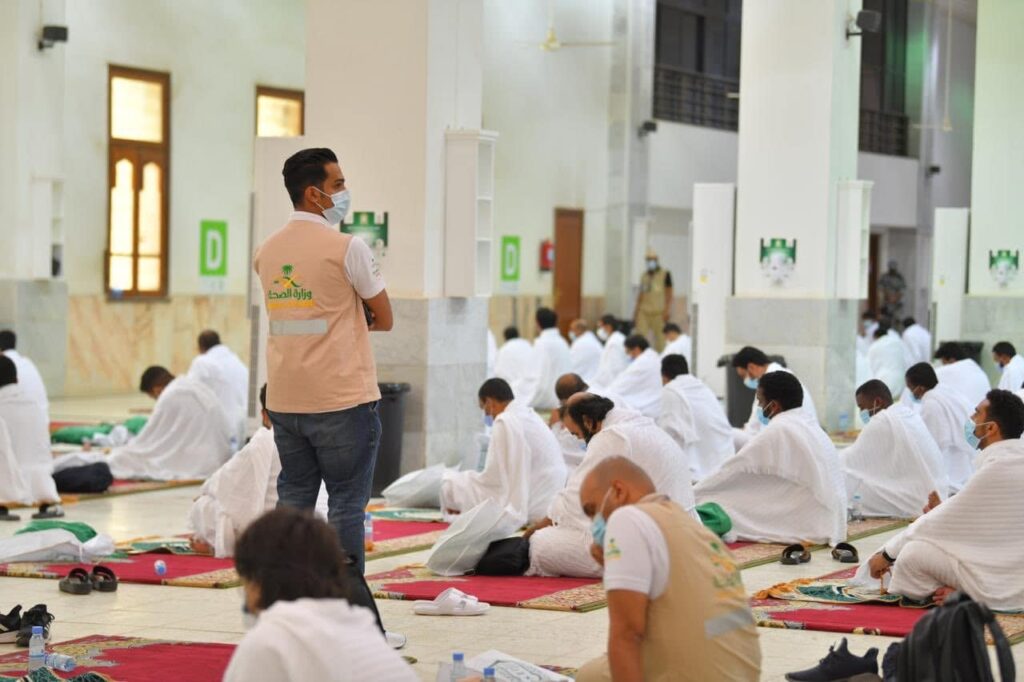 nimrah mosque social distancing prayer hajj 2020