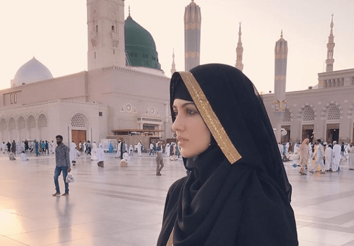 Sana Khan Quits Film Industry For Islam