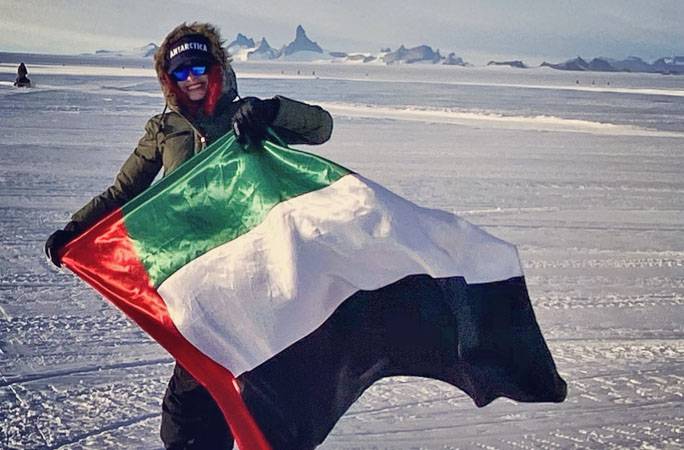 Khawla AlRomaithi holding the flag of UAE in Wolfang Australia tcm25 638031