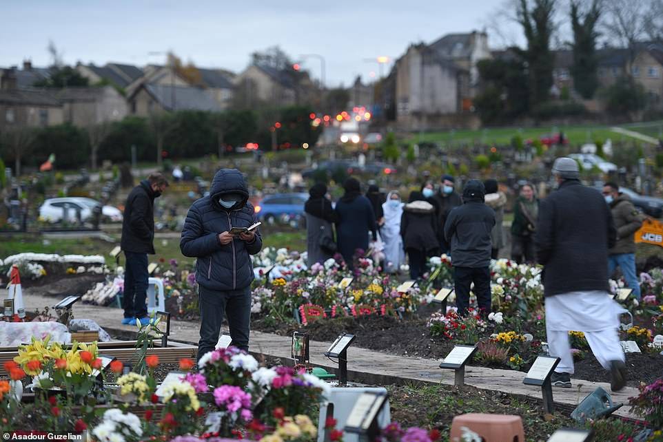 Muslim Cemetery in UK Working 18 Hours a Day For The Deaths From Covid 19 3