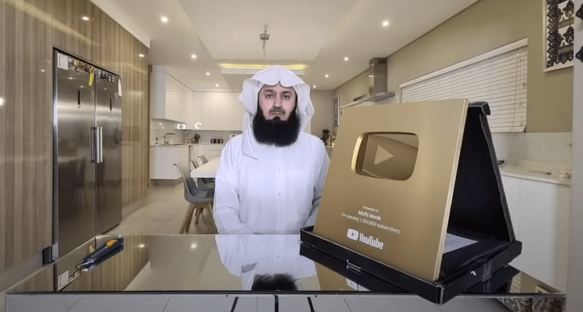 Mufti Menk Recieved YouTube Golden Button For Reaching One Million Subscribers