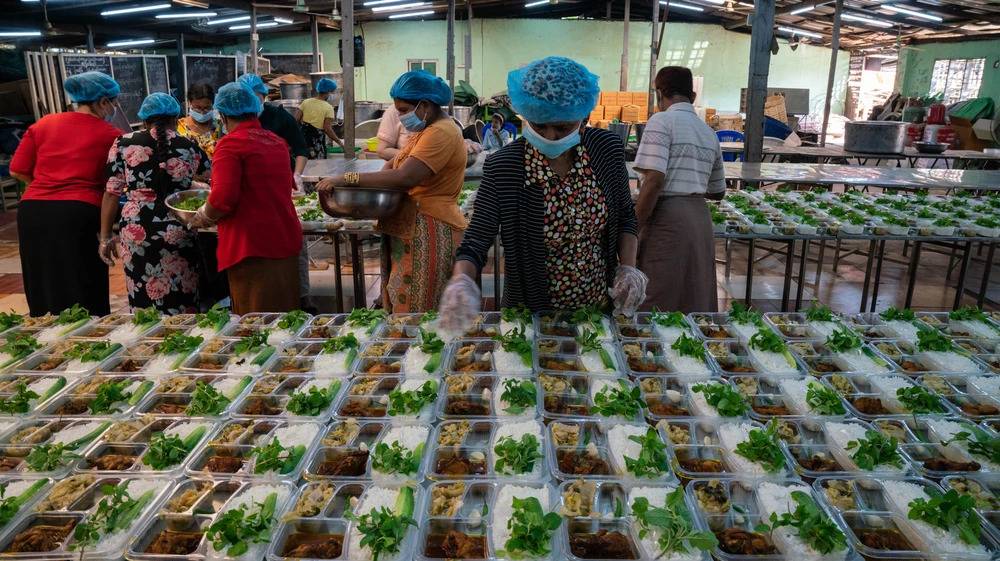 Mosque in Myanmar Is Giving Free Meals During Coronavirus 2