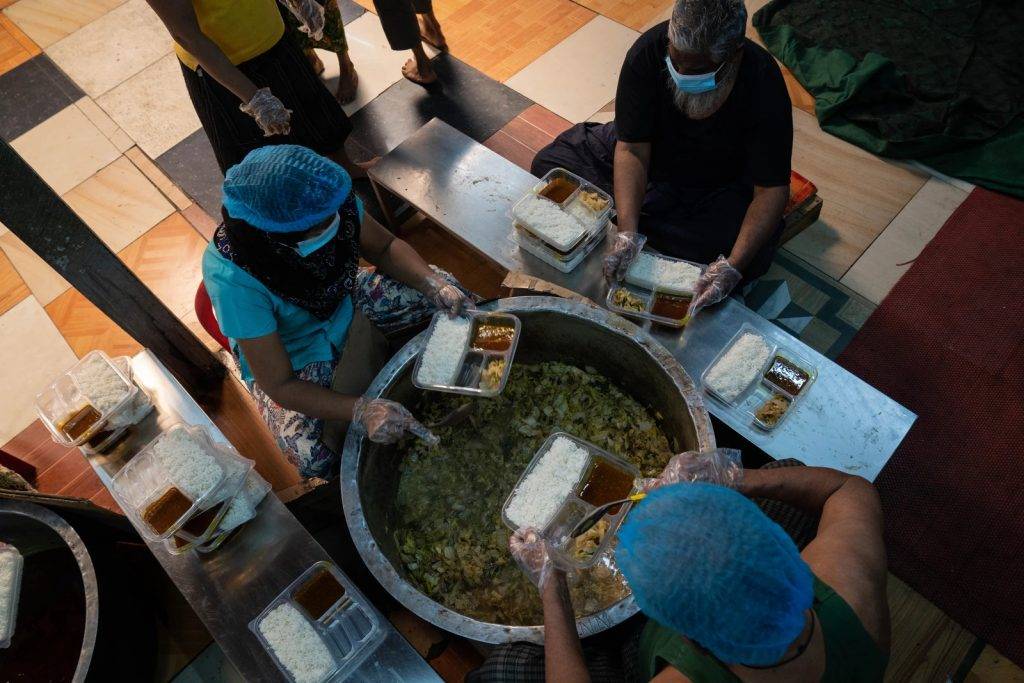 Mosque in Myanmar Is Giving Free Meals During Coronavirus 5