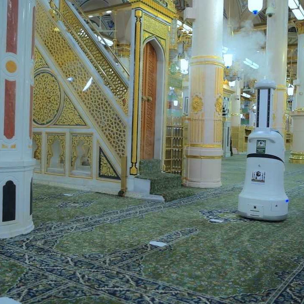Automatic Robot Sanitizer Introduced in Masjid an Nabawi2