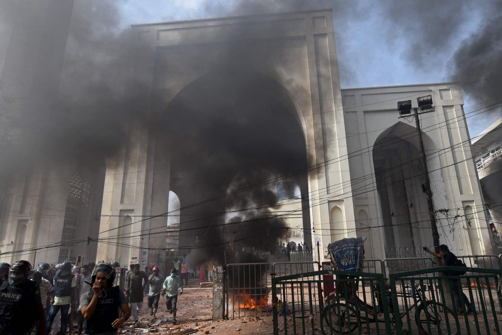 fire bangladesh protests