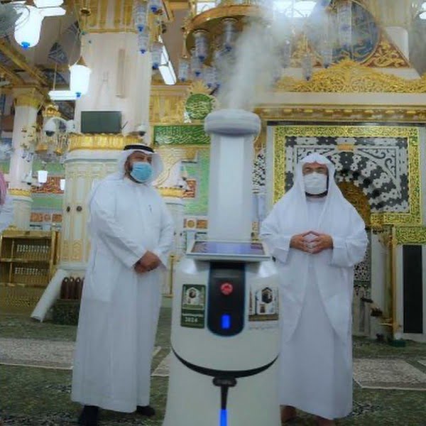 sheikh sudais Robot Sanitizer in Masjid an Nabawi 1