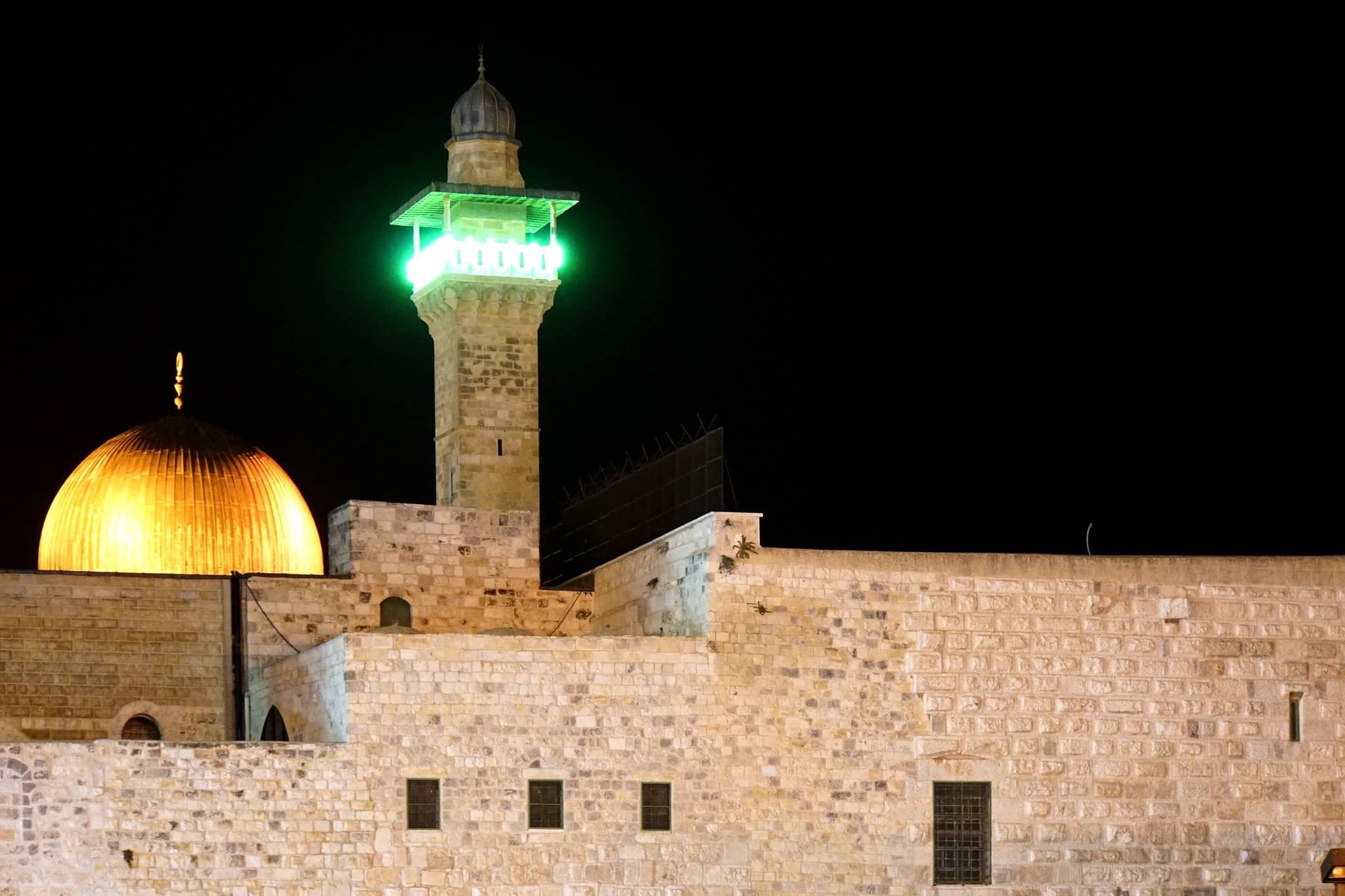 Israel Cuts Loudspeakers of Al Aqsa Mosque To Stop Adhan in Ramadan 1