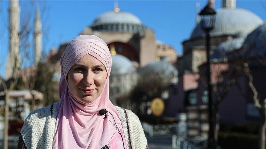 Aisha Rosalia in blue mosque