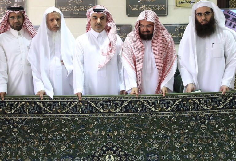 electronic chip carpets in masjid an nabawi