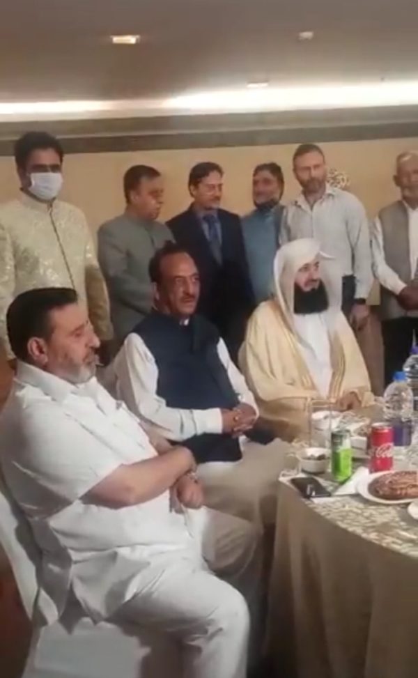 Mufti Menk with pro Indian politicians in Kashmir