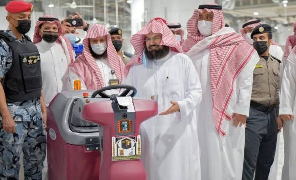 Smart Disinfection Robots Launched At Masjid al Haram
