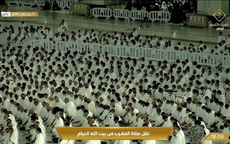 worshippers praying at the grand mosque of makkah