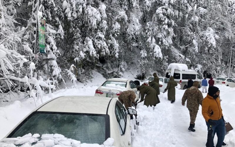 Murree pakistan snowstorm