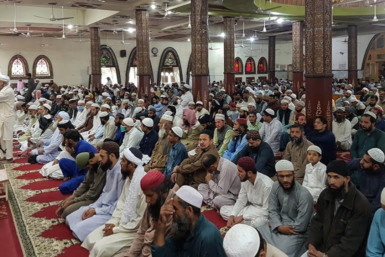 Unvaccinated People Are Banned From Praying Inside Mosques In Pakistan