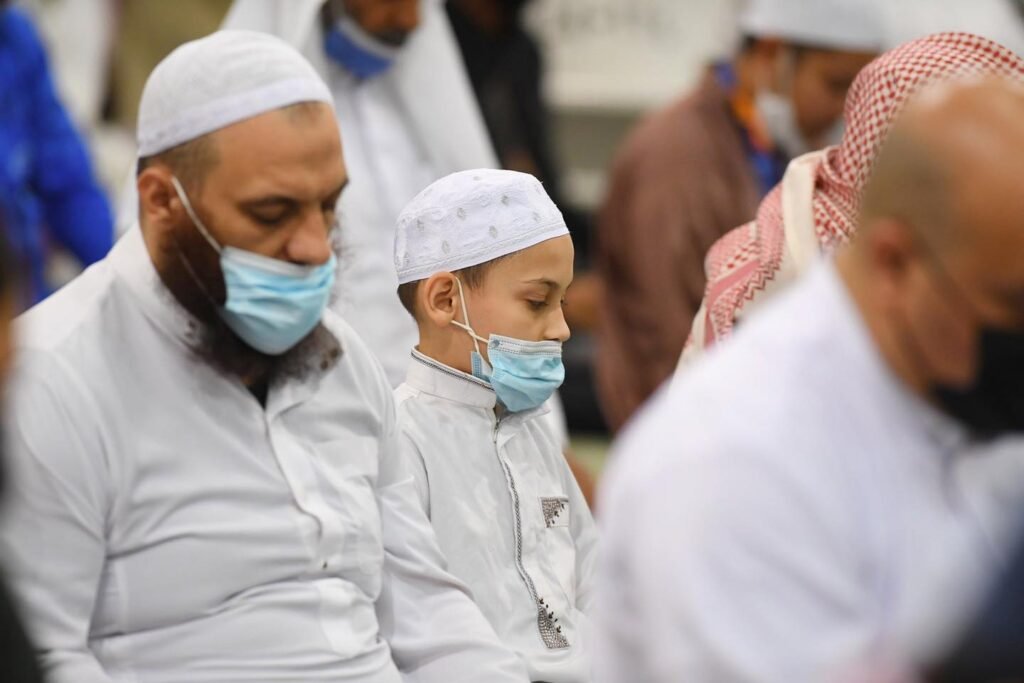 Children in masjid an nabawi 1