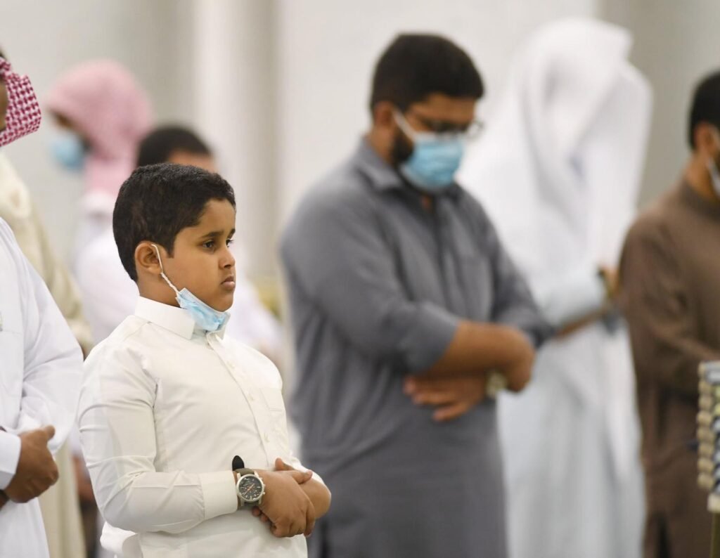 Children in masjid an nabawi 2