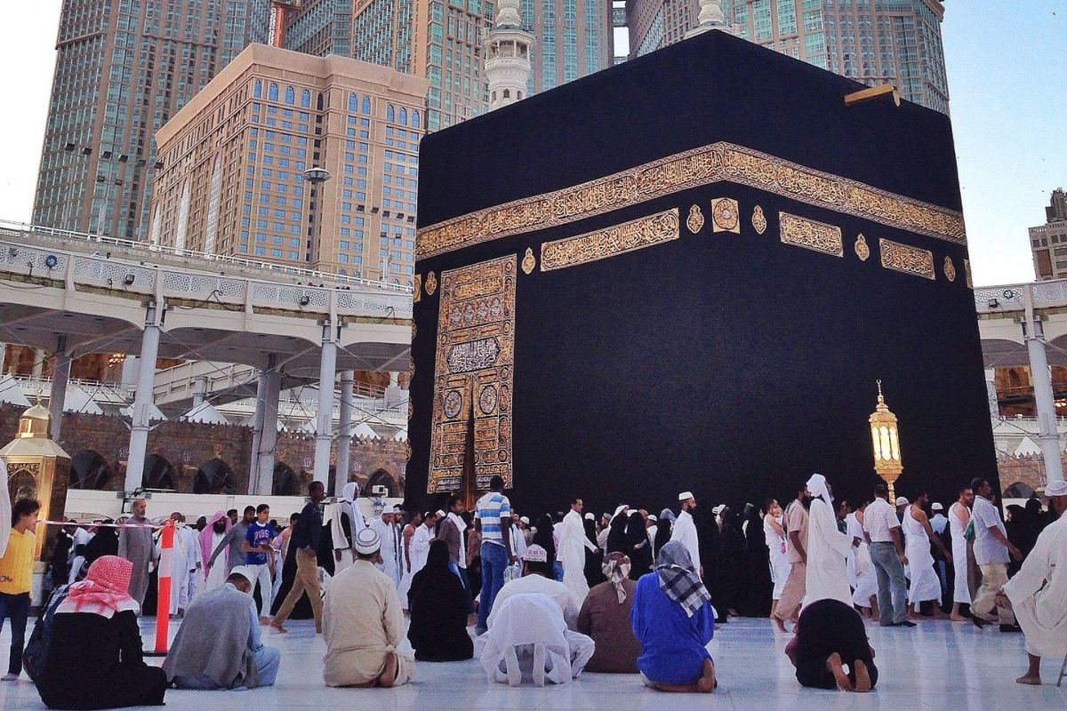 people kaaba masjid al haram makkah saudi arabia