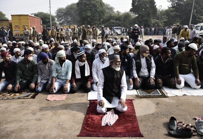 muslims praying in india