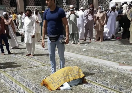 Pakistani Man Shocks Social Media After Thought Died In Sujood In Masjid Al Nabawi