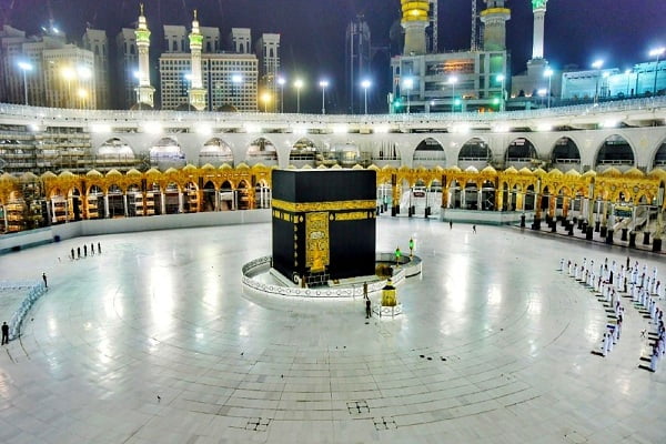 Grand Mosque Introduced Five Robot Vacuums To Clean And Sanitize The Roof Of Holy Kaaba