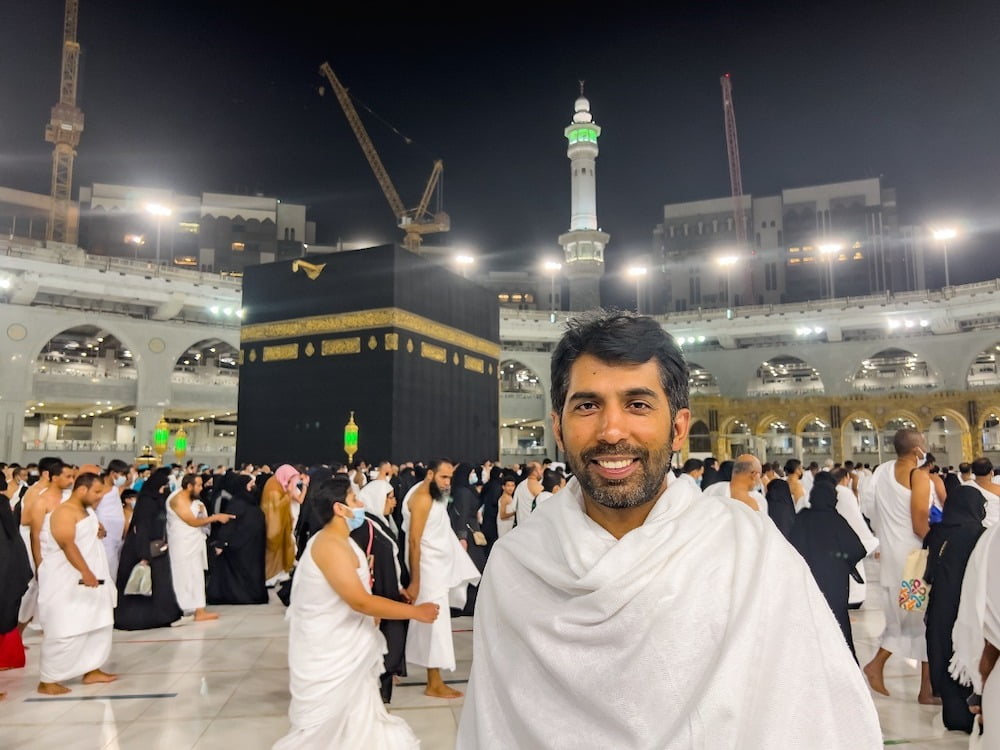 Abrar Hassan in makkah