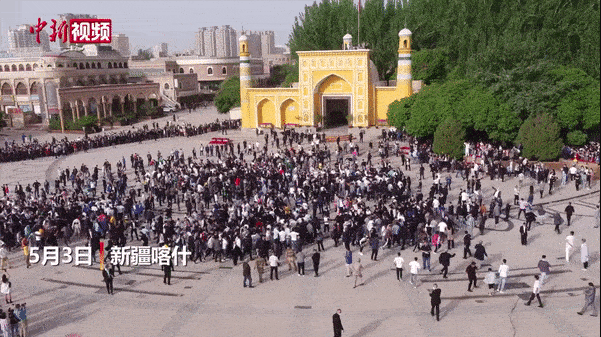 Authorities In Xinjiang Forcefully Paid Uyghur Muslims To Dance In front Of The Kashgar Mosque