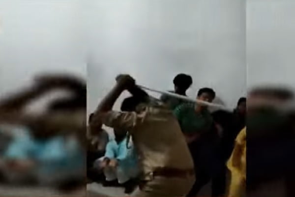 A video showing Indian police beating Muslim detainees has gone viral