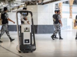 Smart Robots To Sterlize Masjid al Haram During Hajj 2022