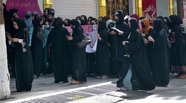 Mumbai College Relaxes Burqa Ban After Student Protests