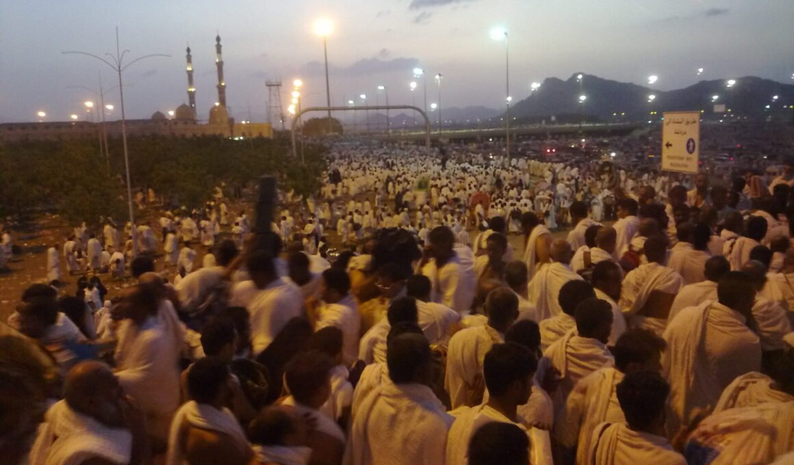 people performing hajj